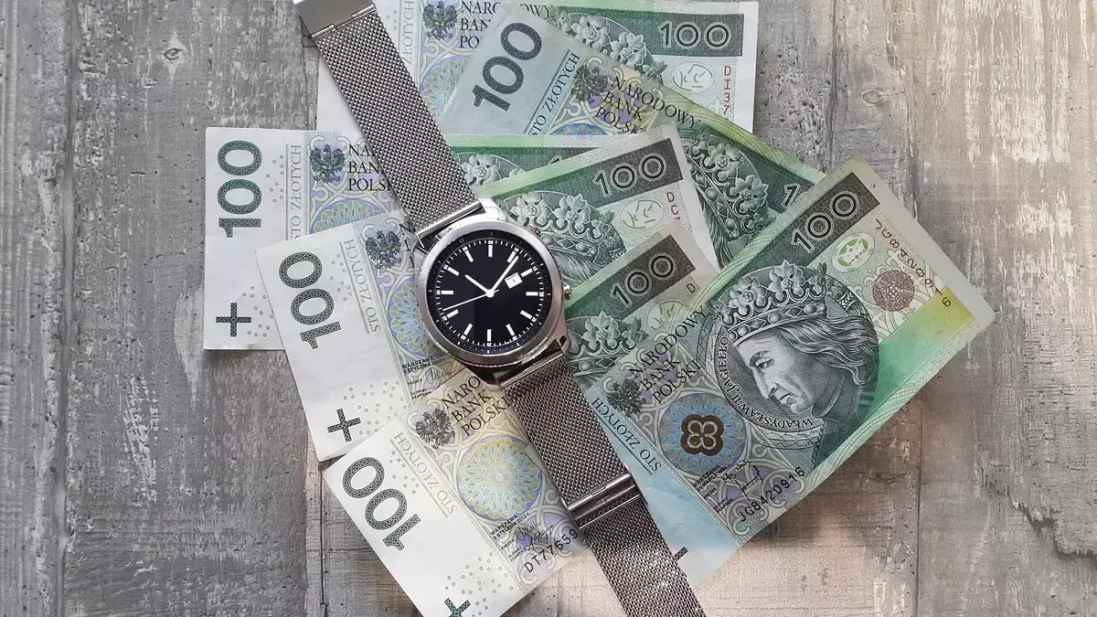 pieniądze i zegarek